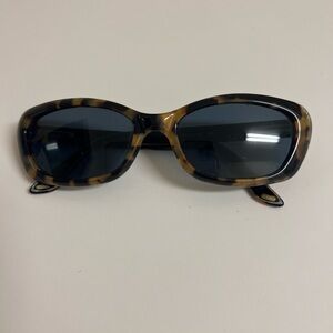 Gucci Unisex Sunglasses. Flawless.